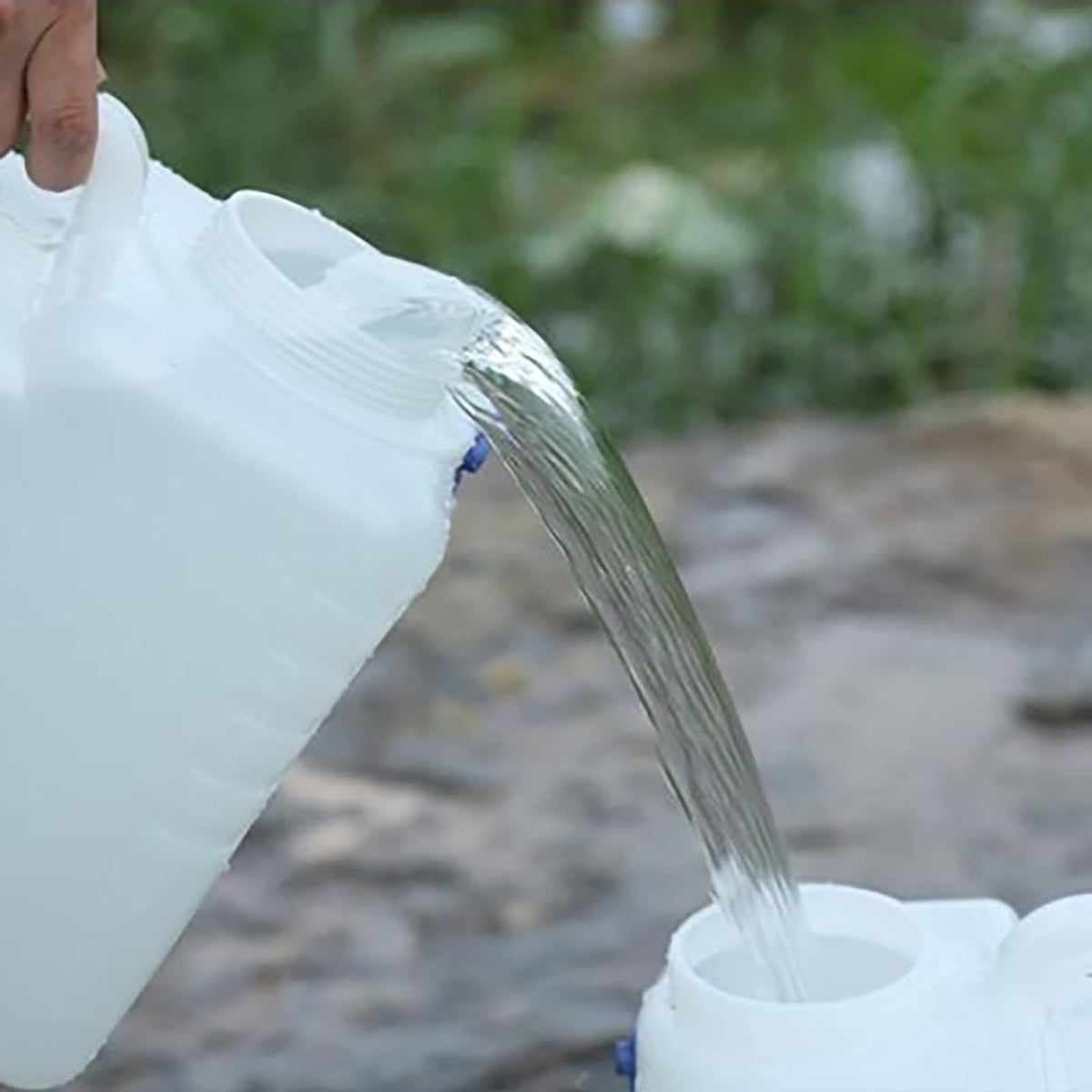 2 Gallons Clear Water Container with Spigot and Handle W775855
