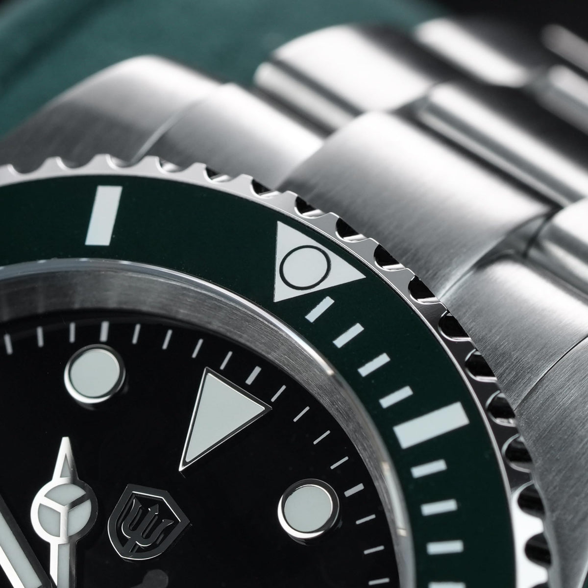 40mm Sapphire Crystal 200m Waterproof Quartz Diver Watch S8120