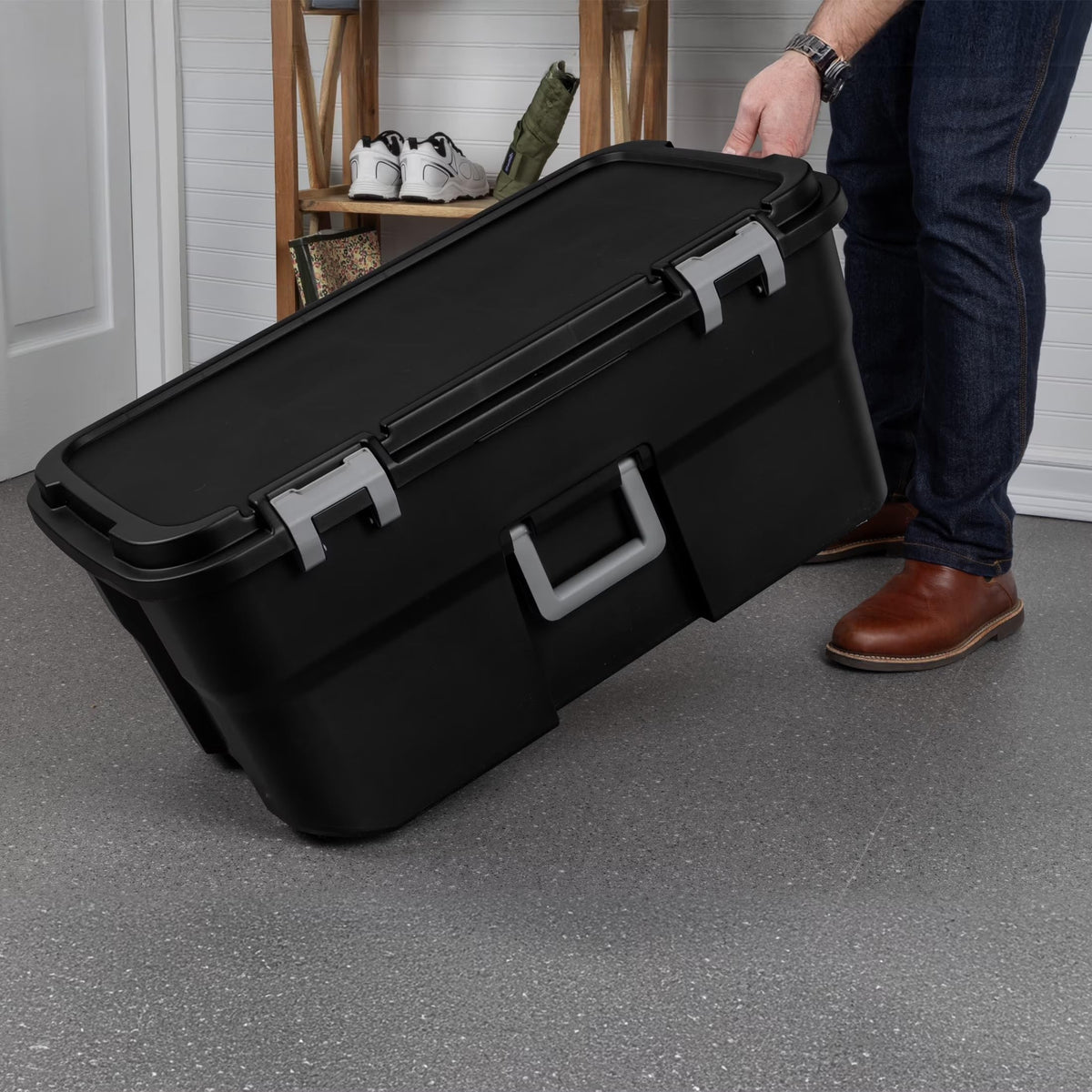 Black 22 Gal Lockable Storage Chest with Wheels J146